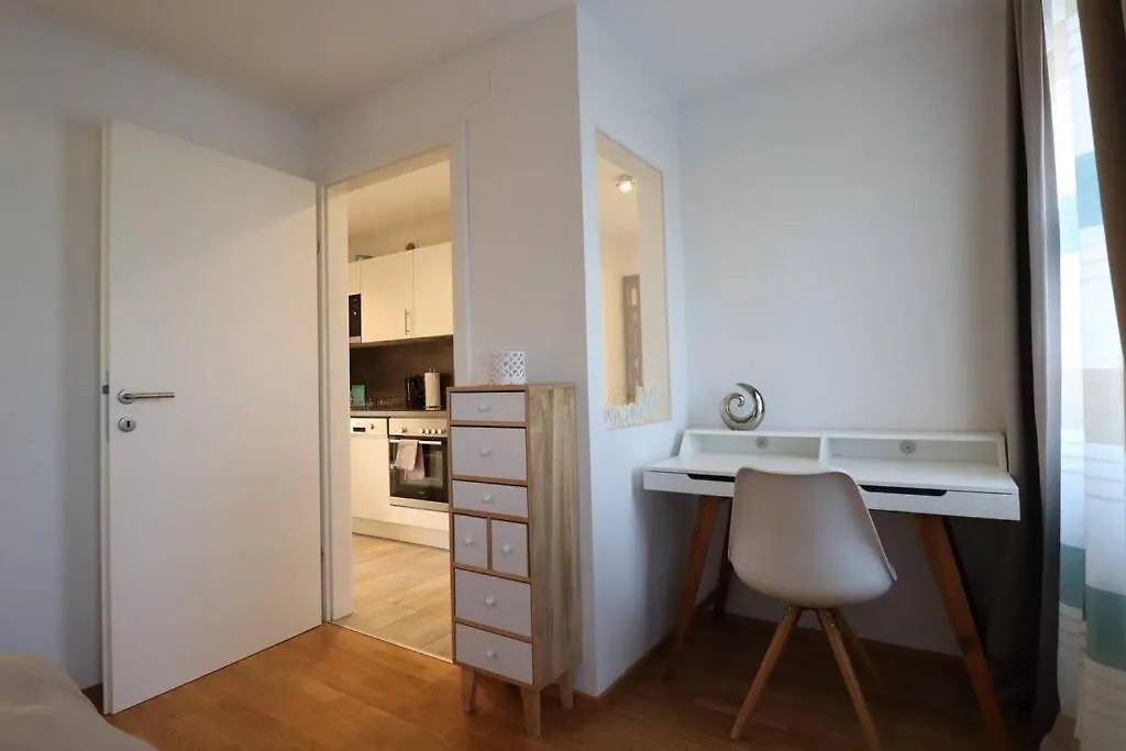Brilliant View: Balcony Home, Modern, Stylish And Newly Renovated Vienna