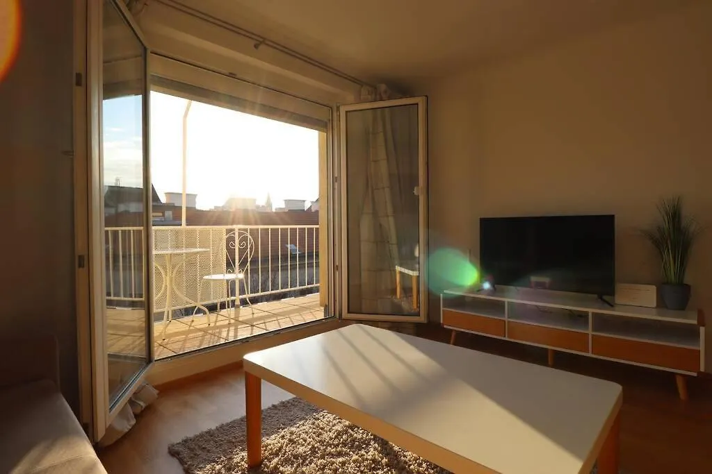 Apartment Brilliant View: Balcony Home, Modern, Stylish And Newly Renovated Vienna