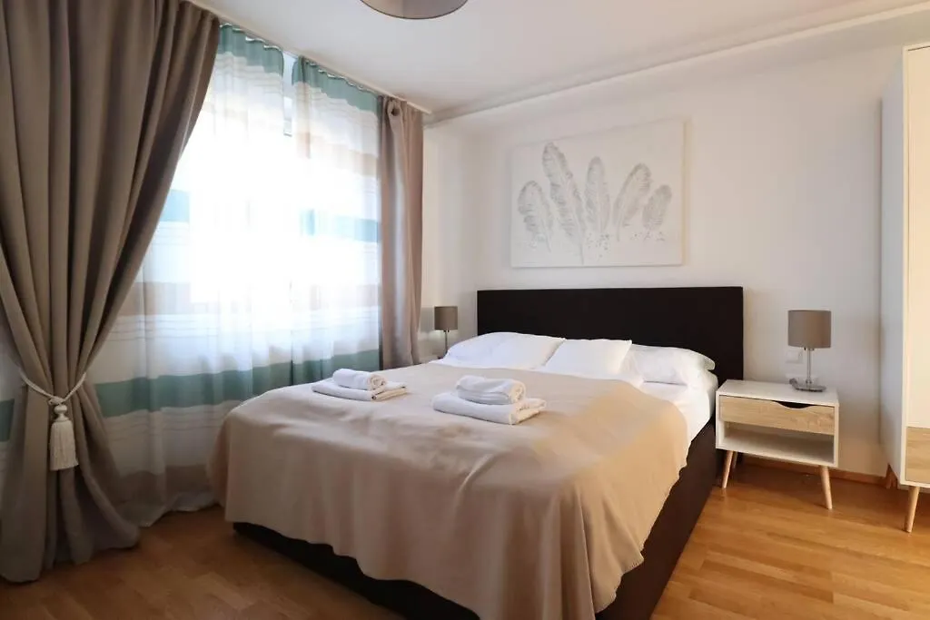 Brilliant View: Balcony Home, Modern, Stylish And Newly Renovated Vienna Apartment