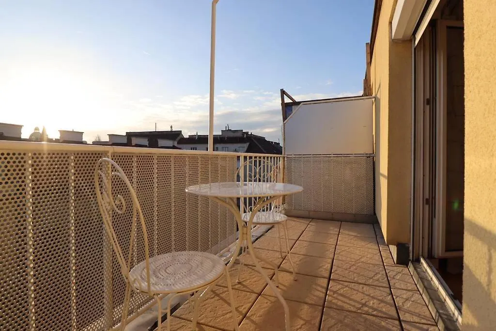 Brilliant View: Balcony Home, Modern, Stylish And Newly Renovated Vienna