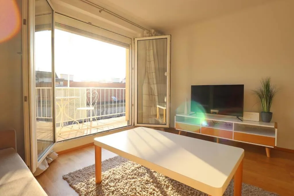 Brilliant View: Balcony Home, Modern, Stylish And Newly Renovated Vienna Apartment