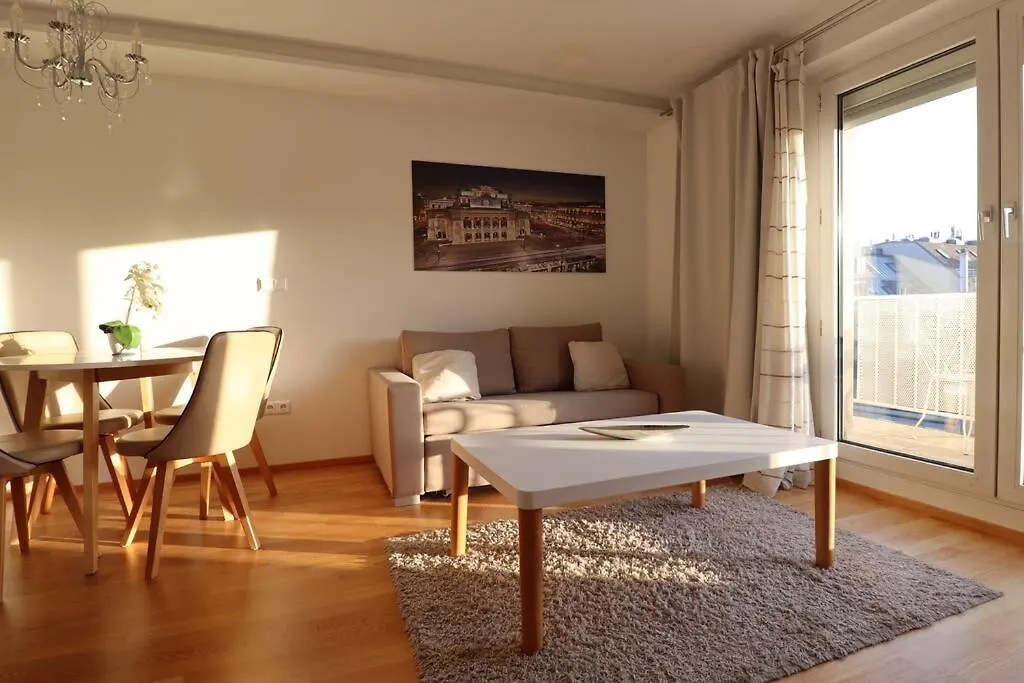 Apartment Brilliant View: Balcony Home, Modern, Stylish And Newly Renovated Vienna