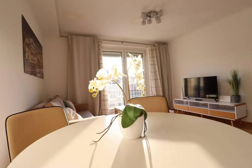 Apartment Brilliant View: Balcony Home, Modern, Stylish And Newly Renovated Vienna