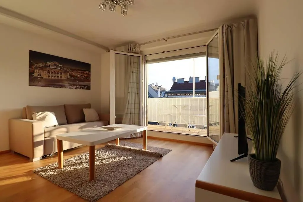 Brilliant View: Balcony Home, Modern, Stylish And Newly Renovated Wien Østrig