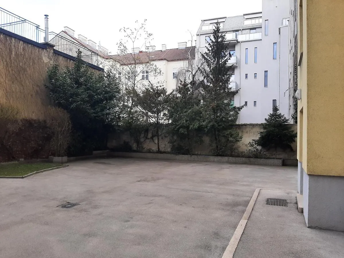 Brilliant View: Balcony Home, Modern, Stylish And Newly Renovated Vienna